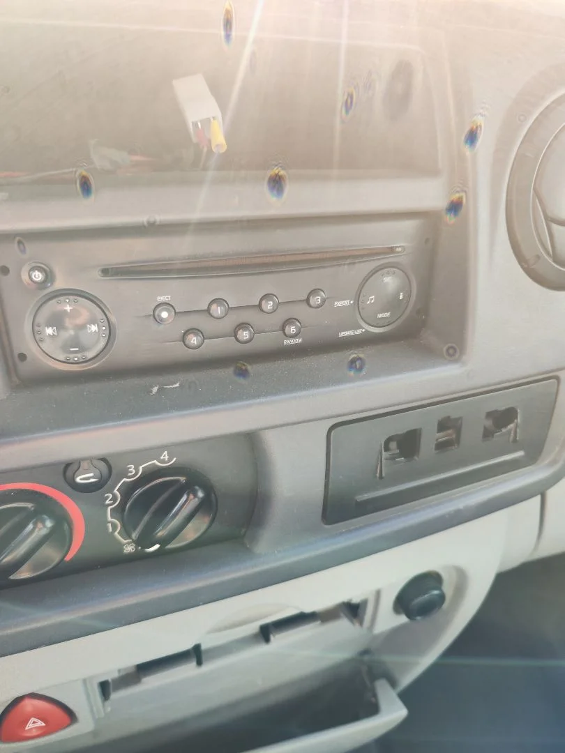 Foto de SISTEMA AUDIO / RADIO CD NISSAN INTERSTAR (X70) 2.5 dCi Diesel CAT (114 CV / 84 KW)