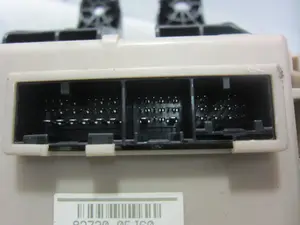 Foto de CAJA RELES / FUSIBLES TOYOTA AVENSIS CROSS SPORT (T27) 1.8 16V CAT (147 CV / 108 KW) referencia 8273005J60 foto 3