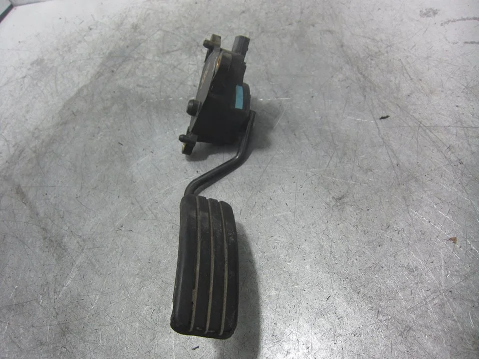 Foto de POTENCIOMETRO PEDAL RENAULT CLIO III 1.2 (75 CV / 55 KW) referencia 8200297342