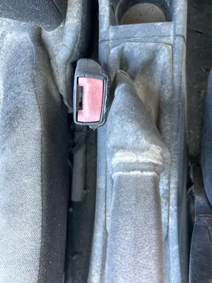 Foto de ENGANCHE CINTURON DELANTERO DERECHO OPEL CORSA D 1.3 16V CDTI (75 CV / 55 KW)