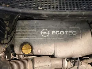 Foto de TAPA MOTOR OPEL MERIVA B
