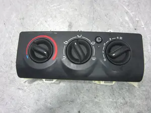 Foto de MANDO CALEFACCION / AIRE ACONDICIONADO RENAULT CLIO II FASE II (B/CB0) 1.2  (58 CV / 43 KW) referencia 8200147157