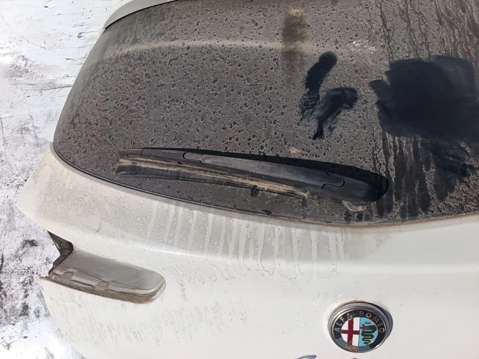 Foto de MOTOR LIMPIA TRASERO ALFA ROMEO GIULIETTA (191) 1.6 JTDM CAT (105 CV / 77 KW)