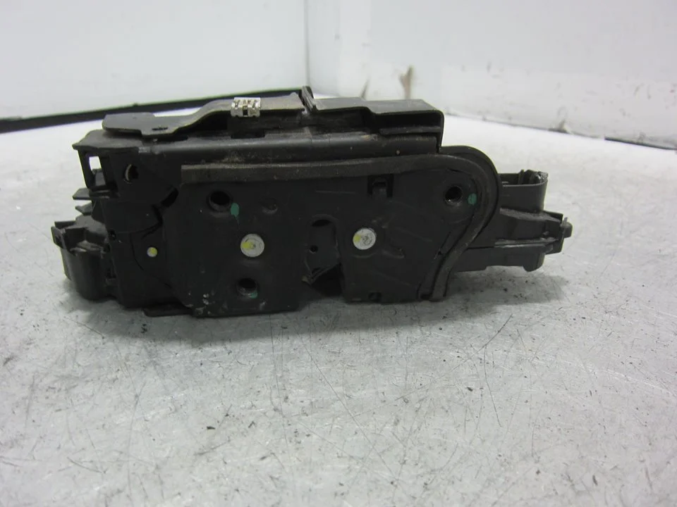 Foto de CERRADURA PUERTA DELANTERA IZQUIERDA VOLKSWAGEN TIGUAN (AD1) 2.0 TDI DPF (239 CV / 176 KW) referencia 5NB837015B