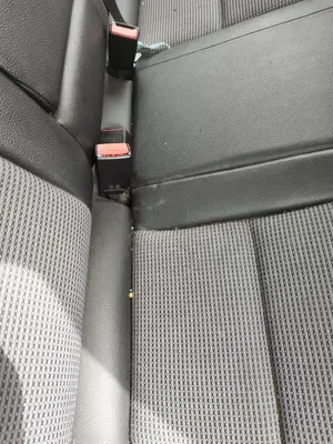 Foto de ENGANCHE CINTURON TRASERO DERECHO MERCEDES-BENZ CLASE C (BM 203) BERLINA 3.0 CDI CAT (224 CV / 165 KW)