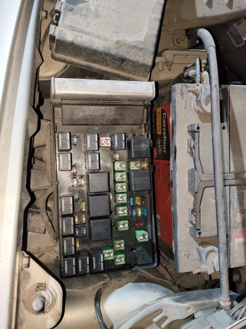 Foto de CAJA RELES / FUSIBLES CHRYSLER VOYAGER (RG)