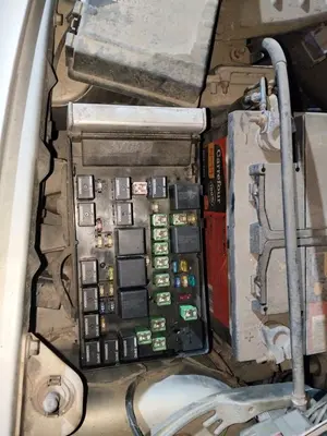 Foto de CAJA RELES / FUSIBLES CHRYSLER VOYAGER (RG)