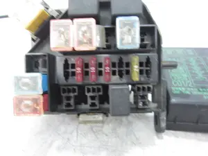 Foto de CAJA RELES / FUSIBLES HYUNDAI ATOS (MX) 1.0 CAT (54 CV / 40 KW) referencia 91200 foto 5