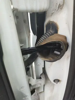 Foto de RETENEDOR PUERTA FIAT TALENTO FURGÓN (296) 2.0 Turbodiesel Ecojet (119 CV / 88 KW) referencia 6000617401