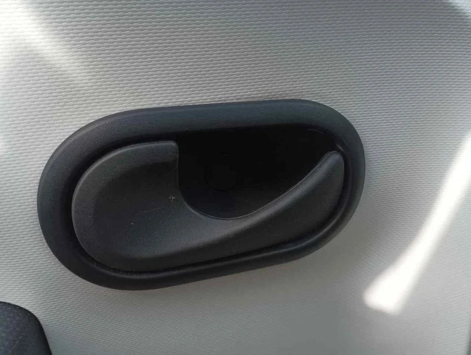 Foto de MANETA INTERIOR DELANTERA IZQUIERDA RENAULT TWINGO III 1.0 SCe (71 CV / 52 KW) referencia 21030