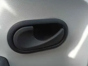 Foto de MANETA INTERIOR DELANTERA IZQUIERDA RENAULT TWINGO III 1.0 SCe (71 CV / 52 KW) referencia 21030