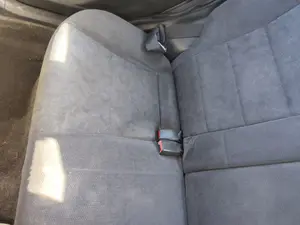 Foto de ENGANCHE CINTURON TRASERO DERECHO TOYOTA COROLLA (E11) 2.0 Turbodiesel CAT (90 CV / 66 KW)