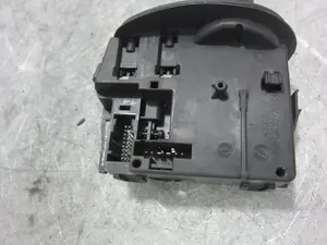 Foto de MANDO MULTIFUNCION RENAULT CLIO III 1.5 dCi Diesel FAP (75 CV / 55 KW) referencia 88103007 foto 7