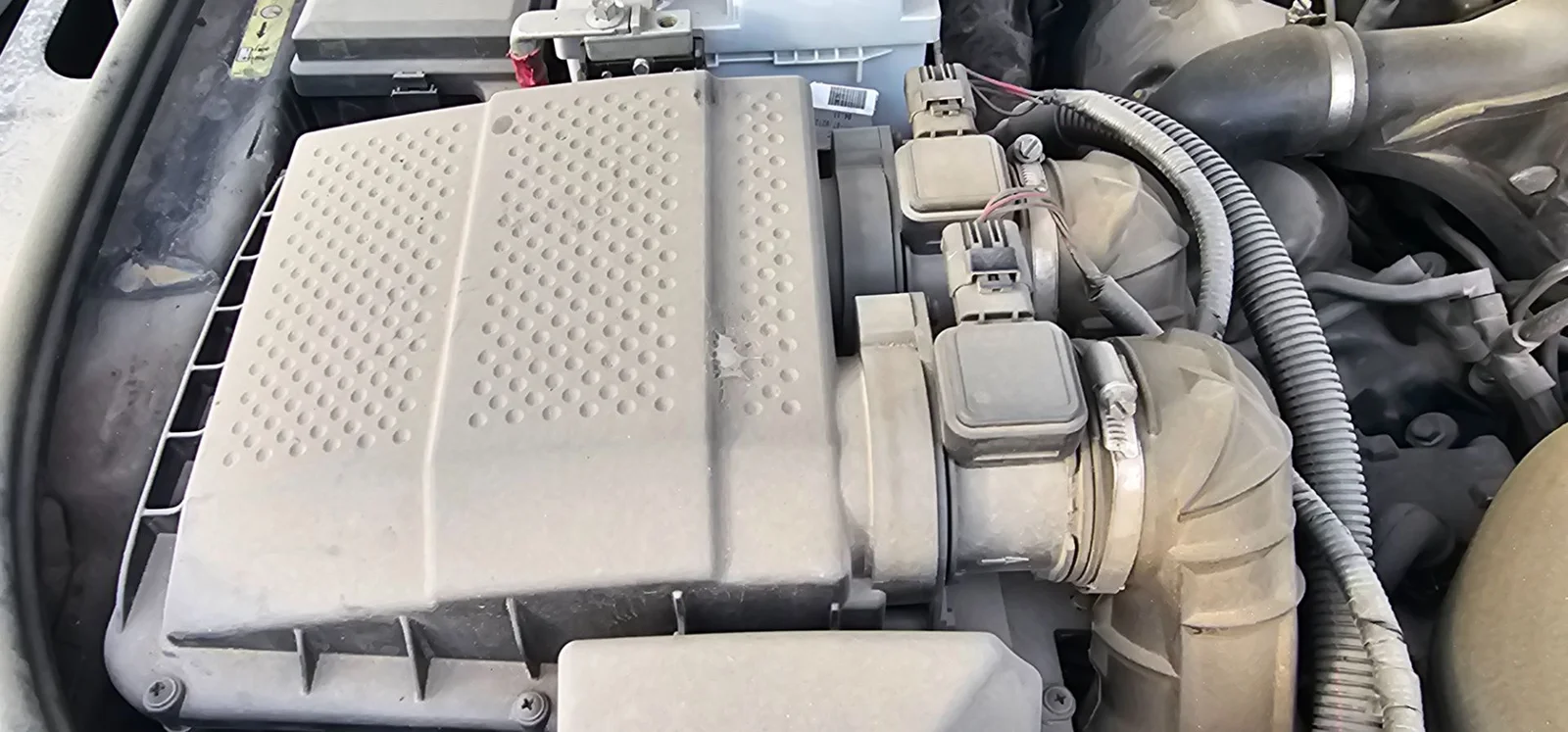 Foto de CAJA FILTRO AIRE LAND ROVER RANGE ROVER SPORT 3.6 TD V8 (272 CV / 200 KW)
