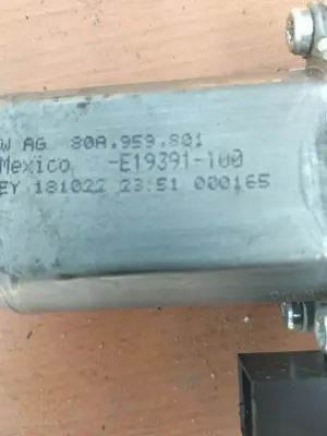 Foto de MOTOR ELEVALUNAS DELANTERO DERECHO AUDI Q5 FYG Híbrido 220 kW (2.0 Ltr. - 195 kW TFSI) (299 CV / 220 KW) referencia 80A959801 foto 3