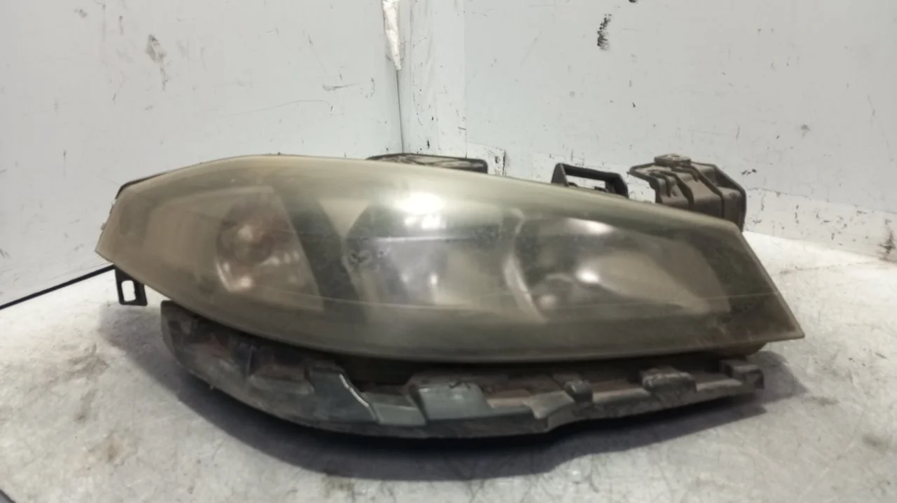 Foto de FARO DERECHO RENAULT LAGUNA II (BG0) 1.9 dCi Diesel (120 CV / 88 KW) referencia 8200481197