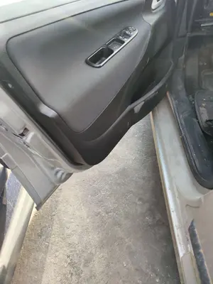 Foto de GUARNECIDO PUERTA DELANTERA IZQUIERDA PEUGEOT 207 1.4 HDi (68 CV / 50 KW) referencia 9341E7