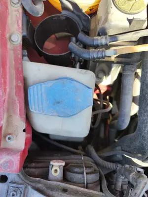 Foto de DEPOSITO LIMPIA VOLKSWAGEN GOLF IV BERLINA (1J1)(10.1997) 1.9 TDI (90 CV / 66 KW)
