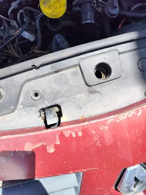 Foto de CERRADURA CAPO RENAULT MEGANE II BERLINA 3P 1.9 dCi Diesel (120 CV / 88 KW) referencia 8200125591