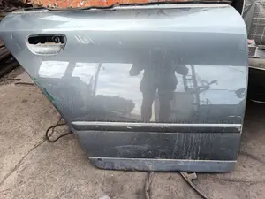 Foto de PUERTA TRASERA DERECHA AUDI A4 BERLINA (8E) 1.9 TDI (131 CV / 96 KW)