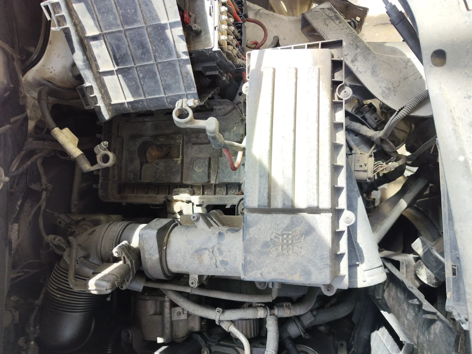 Foto de CAJA FILTRO AIRE VOLKSWAGEN CADDY (2K)(02.2004) 1.9 TDI (BSU) (75 CV / 55 KW)