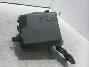 Foto de CAJA RELES / FUSIBLES CITROEN C4 CACTUS 1.2 12V VTi (82 CV / 60 KW) referencia 9671924480 foto 4
