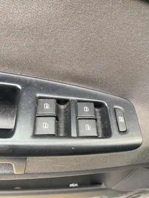 Foto de MANDO ELEVALUNAS DELANTERO IZQUIERDO VOLKSWAGEN POLO IV (9N3) 1.4 FSI (86 CV / 63 KW)