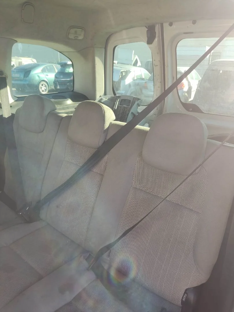Foto de CINTURON SEGURIDAD TRASERO CENTRAL PEUGEOT PARTNER TEPEE 1.6 16V HDi CAT (9HT / DV6BTED4) (75 CV / 55 KW)