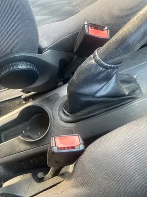 Foto de ENGANCHE CINTURON DELANTERO DERECHO FORD FOCUS BERLINA (CAK)