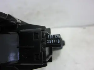 Foto de MANDO ELEVALUNAS DELANTERO DERECHO RENAULT SCENIC III (JZ) 1.6 dCi Diesel FAP (131 CV / 96 KW) referencia E3017625711B foto 5