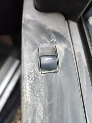 Foto de MANDO ELEVALUNAS DELANTERO DERECHO LAND ROVER RANGE ROVER (LM) 4.4 V8 CAT (306 CV / 225 KW)
