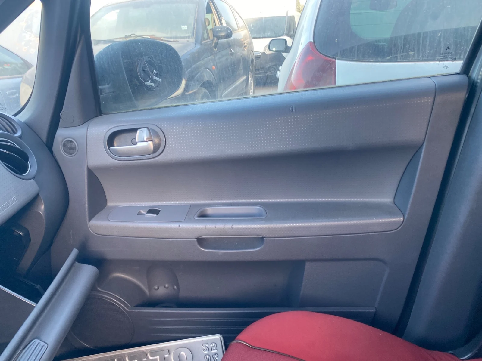 Foto de GUARNECIDO PUERTA DELANTERA DERECHA MITSUBISHI COLT CZ3 BERL. 5 (Z30A) 1.3 CAT (95 CV / 70 KW) referencia MR951616HB