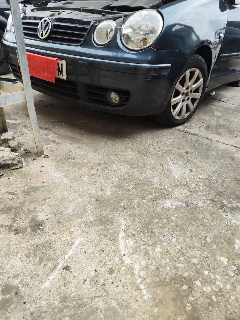 Foto de PARAGOLPES DELANTERO VOLKSWAGEN POLO IV (9N1) 1.4 16V (75 CV / 55 KW)