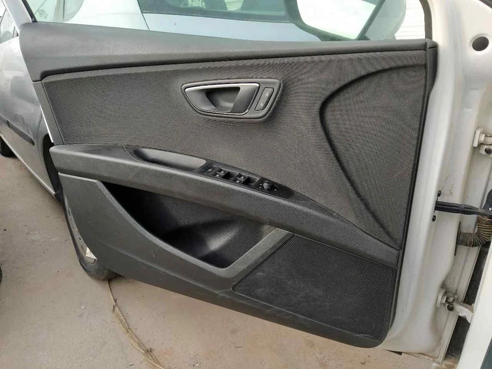 Foto de GUARNECIDO PUERTA DELANTERA IZQUIERDA SEAT LEON (5F1) 1.6 TDI (105 CV / 77 KW) referencia 5F4867131