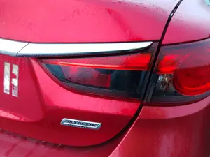 Foto de PILOTO TRASERO DERECHO INTERIOR MAZDA 6 BERLINA (GJ) 2.2 Turbodiesel CAT (175 CV / 129 KW)