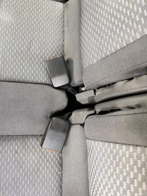 Foto de ENGANCHE CINTURON TRASERO CENTRAL FORD FOCUS C-MAX (CAP)(2003) 1.6 TDCi CAT (109 CV / 80 KW)