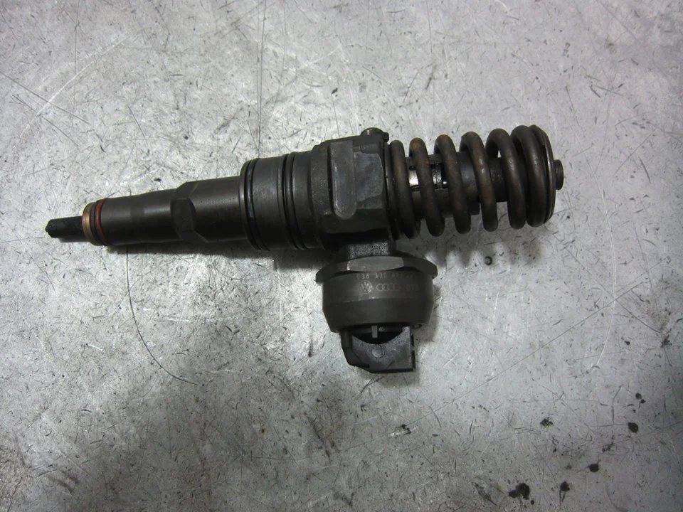 Foto de INYECTOR SEAT ALTEA (5P1) 1.9 TDI (105 CV / 77 KW) referencia 038130073AG