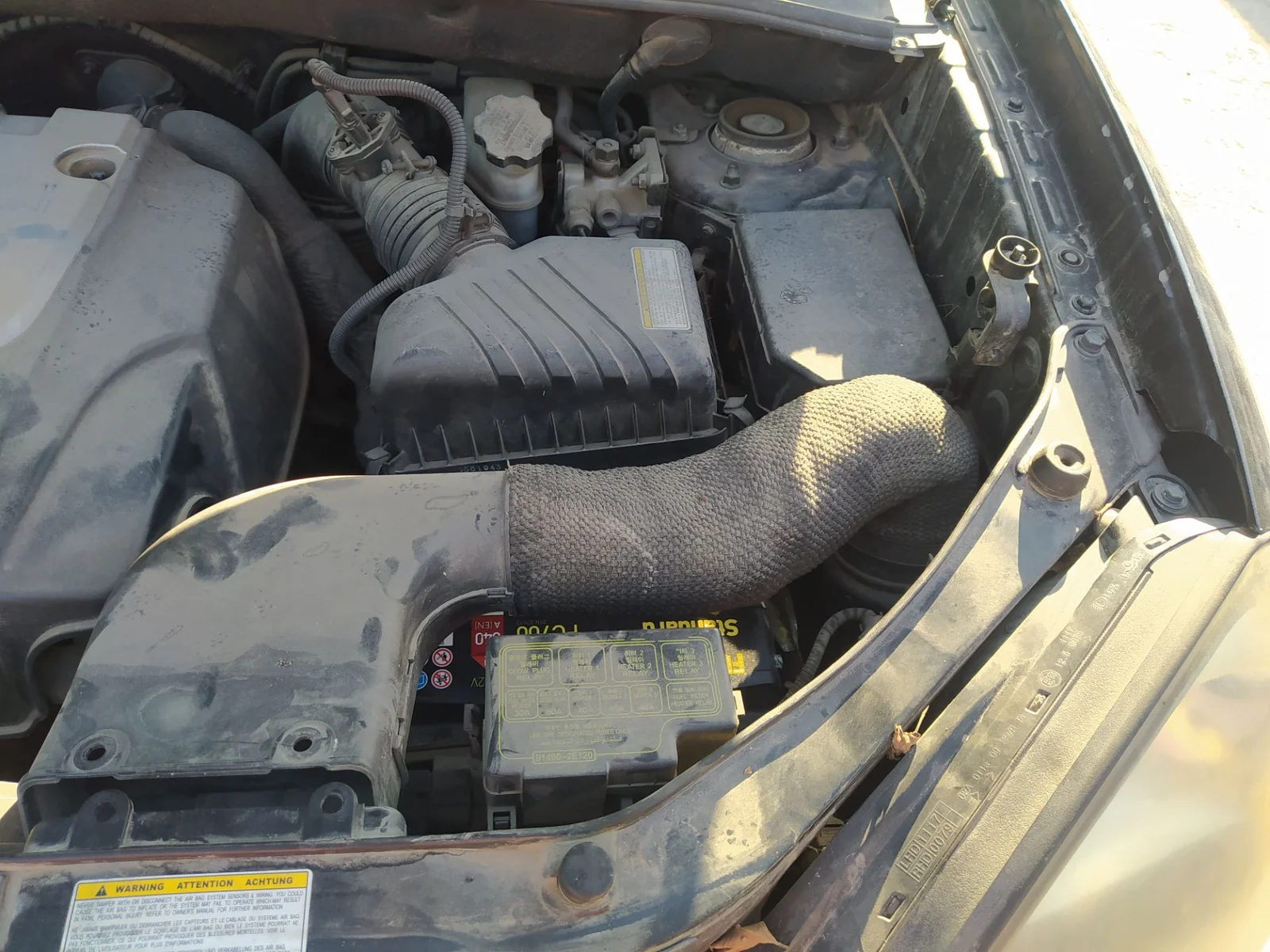 Foto de CAJA RELES / FUSIBLES HYUNDAI TUCSON (JM) 2.0 CRDi CAT (113 CV / 83 KW)