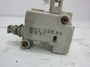 Foto de MOTOR CIERRE CENTRALIZADO PORTON VOLKSWAGEN POLO IV (9N3) referencia 86113112 foto 6