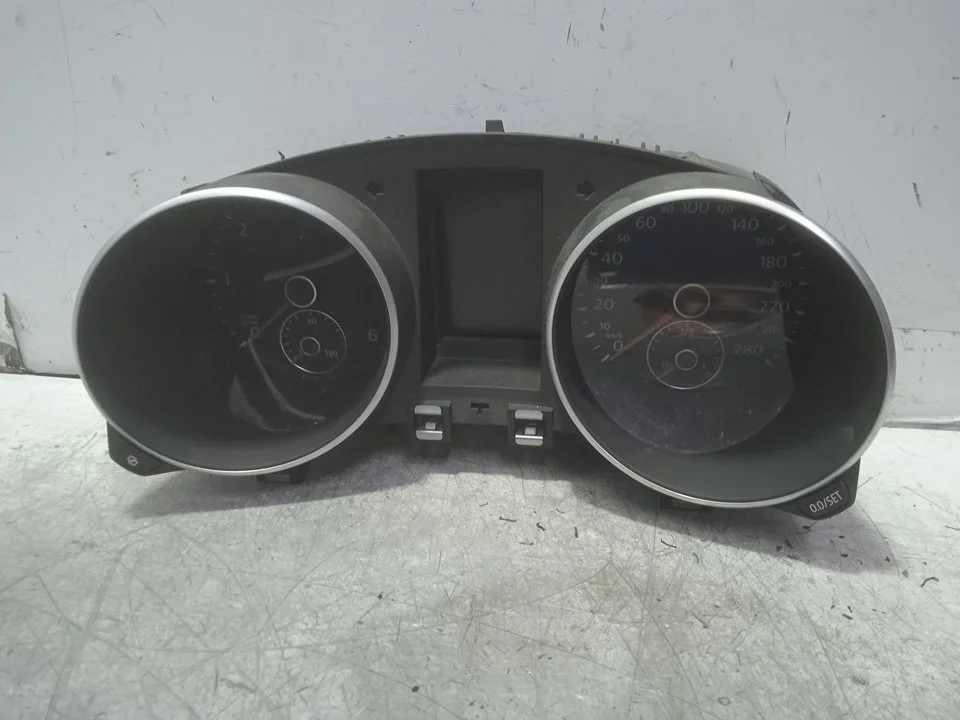 Foto de CUADRO INSTRUMENTOS VOLKSWAGEN GOLF VI (5K1)(10.2008) 2.0 TDI DPF (170 CV / 125 KW) referencia 5K6920870E