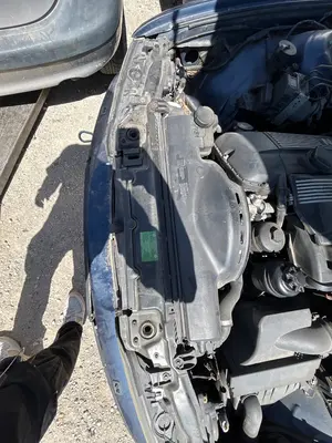 Foto de REFUERZO PARAGOLPES DELANTERO BMW SERIE 5 TOURING (E39) 2.0 24V (150 CV / 110 KW)