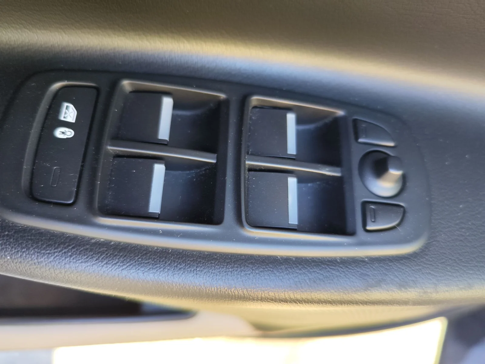 Foto de MANDO ELEVALUNAS DELANTERO IZQUIERDO JAGUAR XE 2.0 Turbo CAT (200 CV / 147 KW)