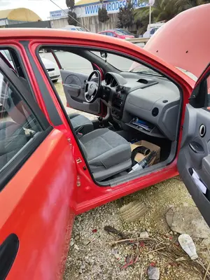 Foto de GOMAS CONTORNO PUERTA CHEVROLET KALOS 1.2 CAT (72 CV / 53 KW)