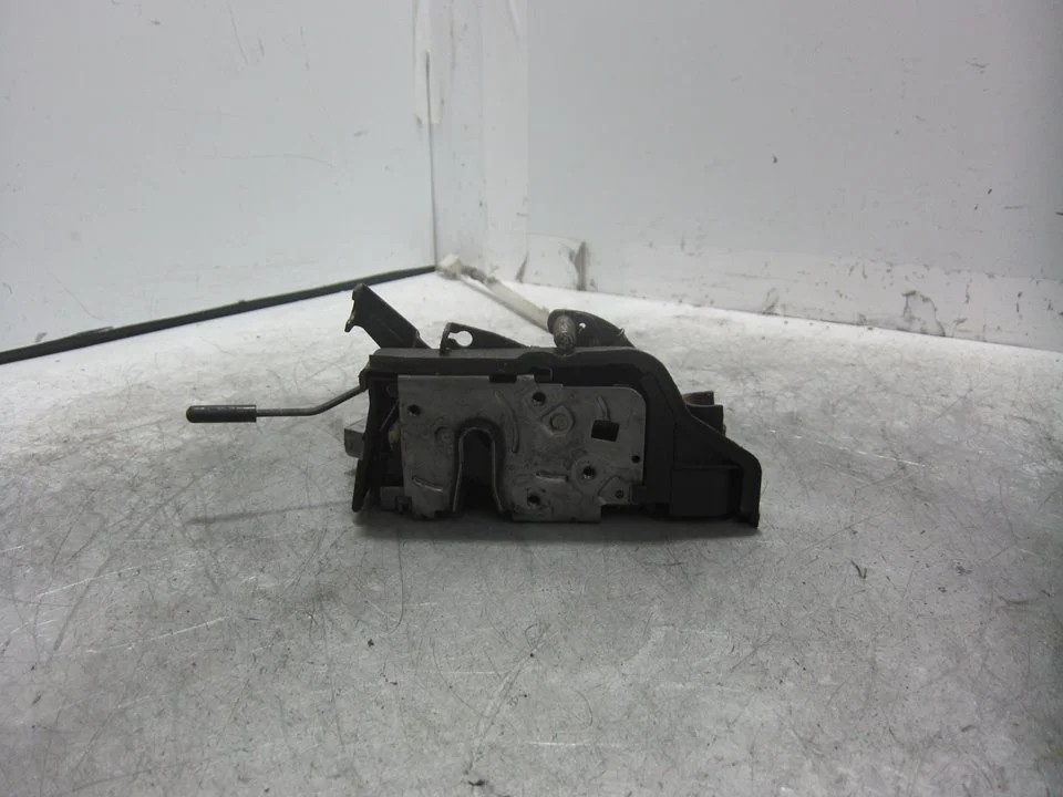 Foto de CERRADURA PUERTA DELANTERA IZQUIERDA BMW SERIE 3 COMPACTO (E46) M47N204D4 referencia A048315