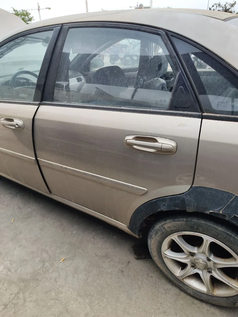 Foto de PUERTA TRASERA IZQUIERDA CHEVROLET LACETTI 1.6 CAT (109 CV / 80 KW) referencia 96547899