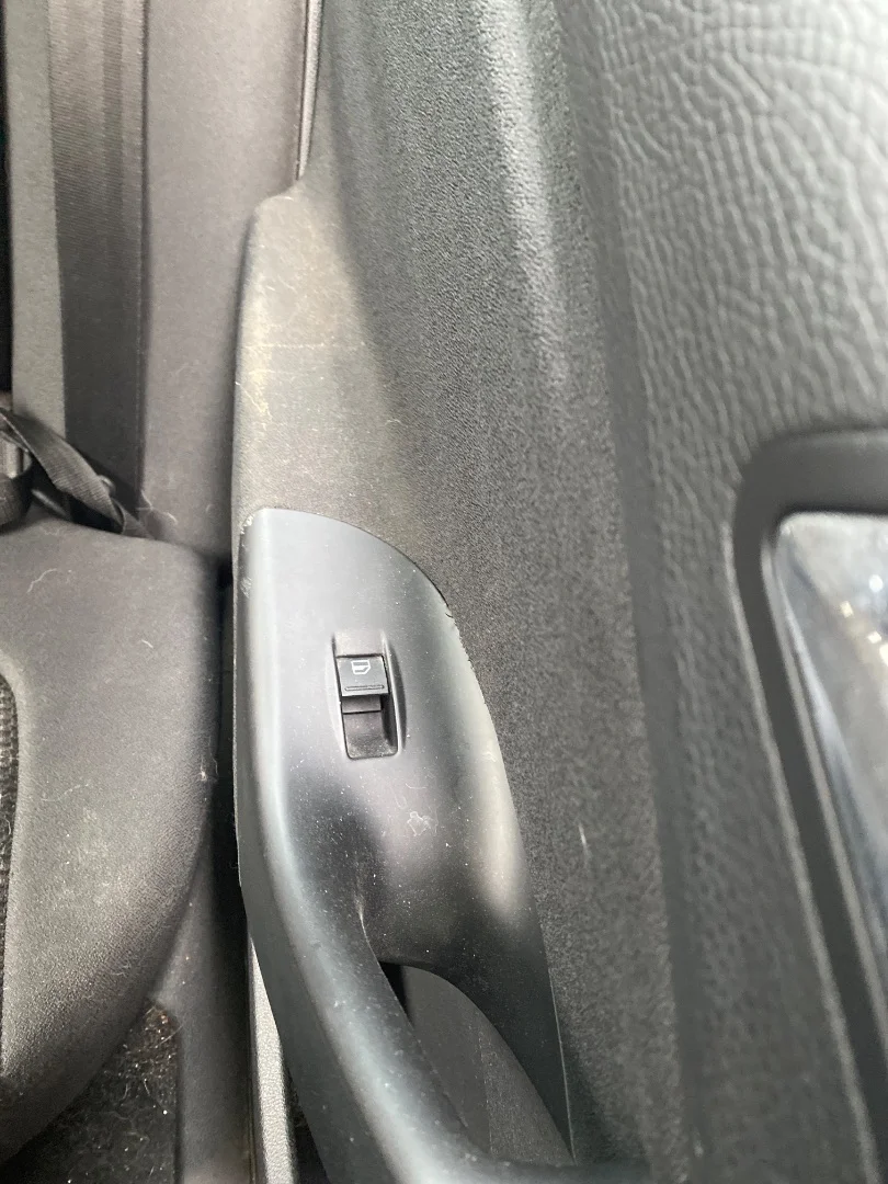 Foto de MANDO ELEVALUNAS TRASERO IZQUIERDO VOLKSWAGEN PASSAT BERLINA (3C2) 2.0 TDI (140 CV / 103 KW)