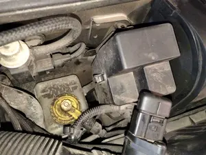 Foto de CAJA RELES / FUSIBLES VOLKSWAGEN GOLF IV BERLINA (1J1)(10.1997)