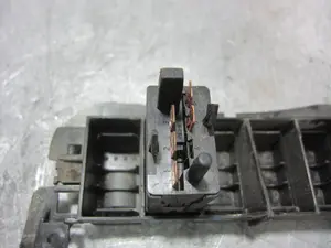 Foto de INTERRUPTOR VOLKSWAGEN LUPO (6X1/6E1) 1.4 16V (75 CV / 55 KW) referencia 6E0919211A foto 3
