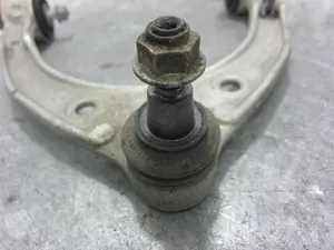 Foto de BRAZO SUSPENSION SUPERIOR DELANTERO DERECHO PORSCHE CAYENNE (TIPO 92A) referencia K195305 foto 4