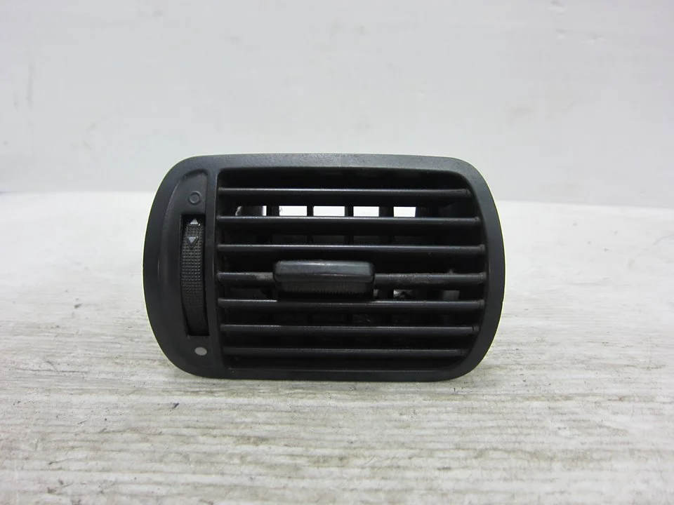 Foto de REJILLA AIREADORA AUDI A3 (8L) 1.9 TDI (110 CV / 81 KW) referencia 8L0820901